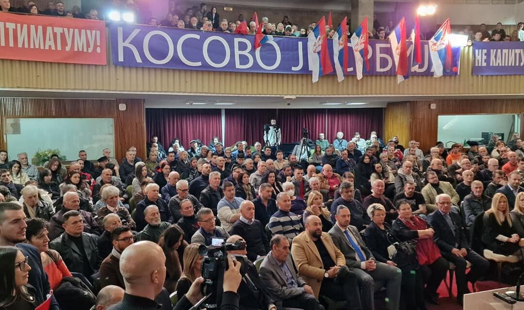 (ВИДЕО) Одржана прва трибина државотворне опозиције у Крагујевцу – „НЕ КАПИТУЛАЦИЈИ!“