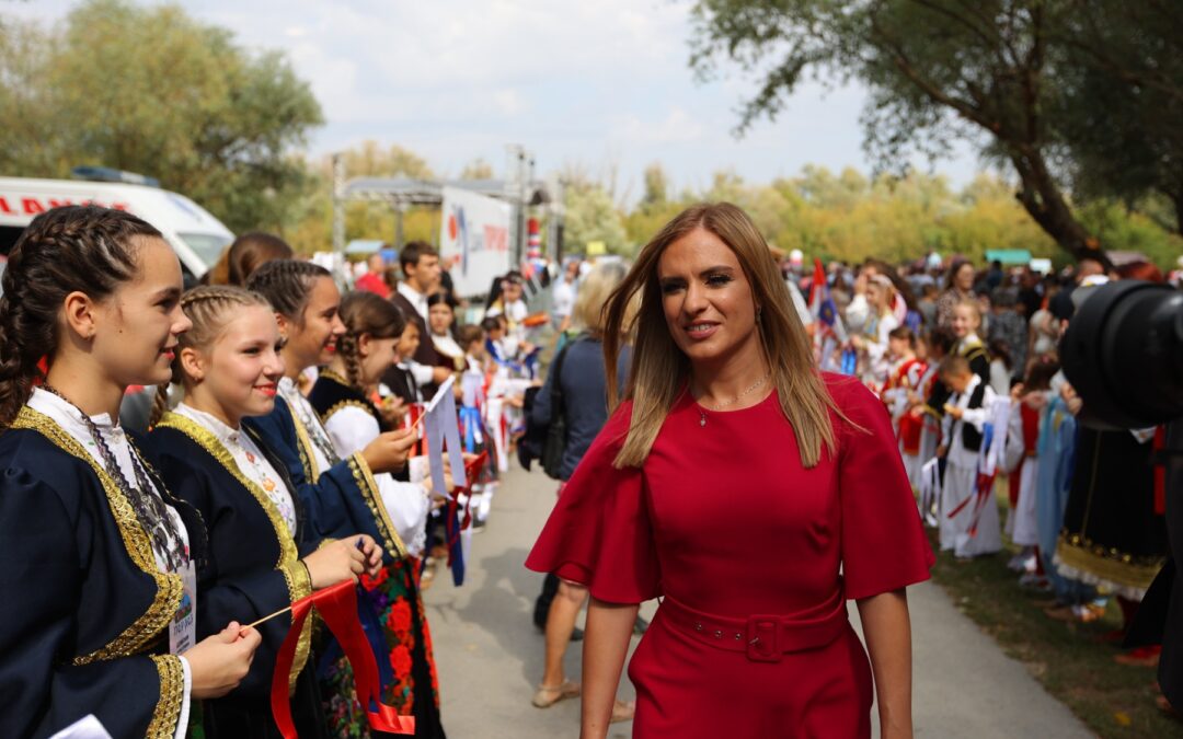 Свечано отворени „Дани породице“ у Перлезу: Породица је наш најважнији национални интерес – Милица Ђурђевић