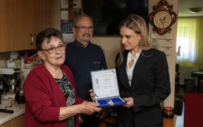 Милица Ђурђевић Стаменковски положила венац Тибору Церни и уручила Борачку споменицу његовој породици
